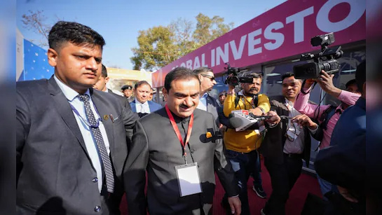 jivb0d2g_mp-global-investors-summit-2025-pm-narendra-modi-gautam-adani_625x300_24_February_25